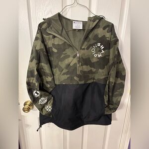 Champion camo rain hoodie! Sz Sm! 1/2 zip! Like new condition! Green/black